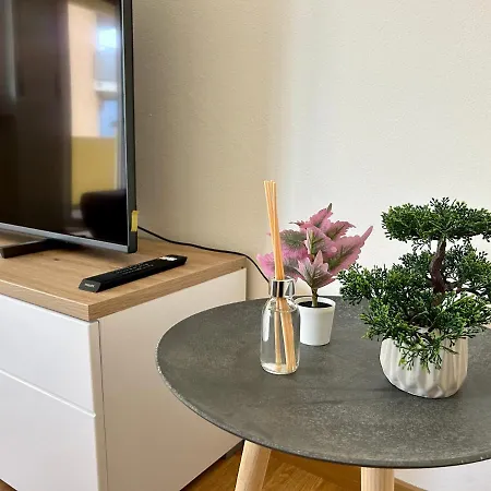 & Renovated - Near Train Station & Center *