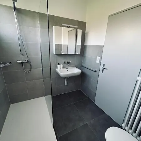 & Renovated - Near Train Station & Center Appartamento *