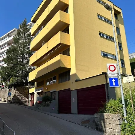 & Renovated - Near Train Station & Center Appartement *