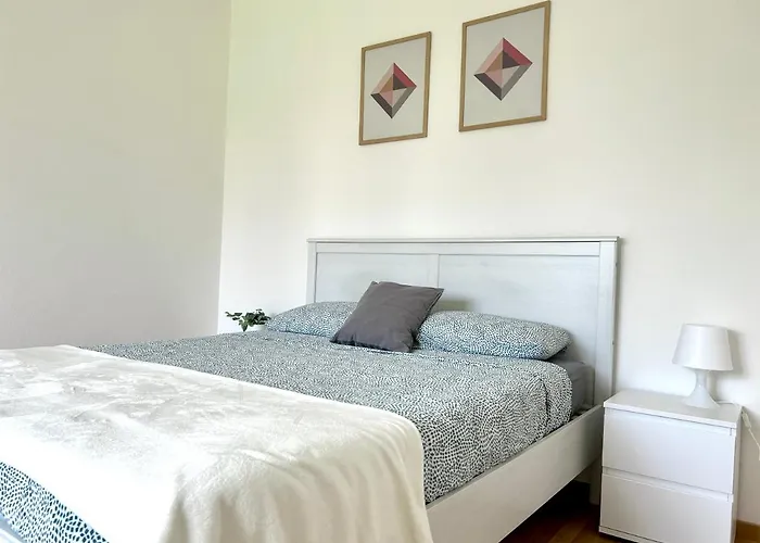 Apartment & Renovated - Near Train Station & Center