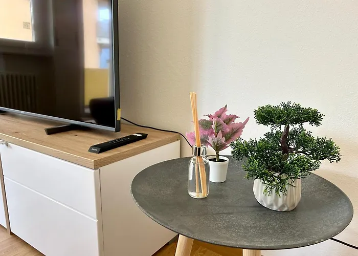 & Renovated - Near Train Station & Center *