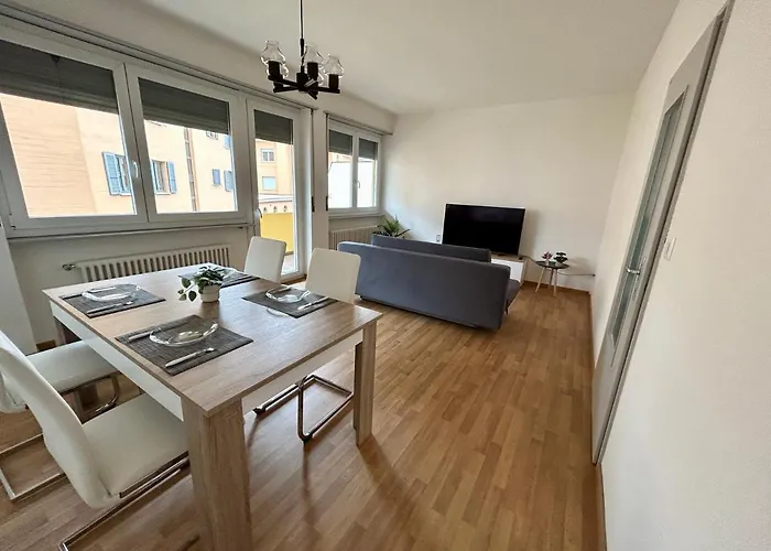 & Renovated - Near Train Station & Center *